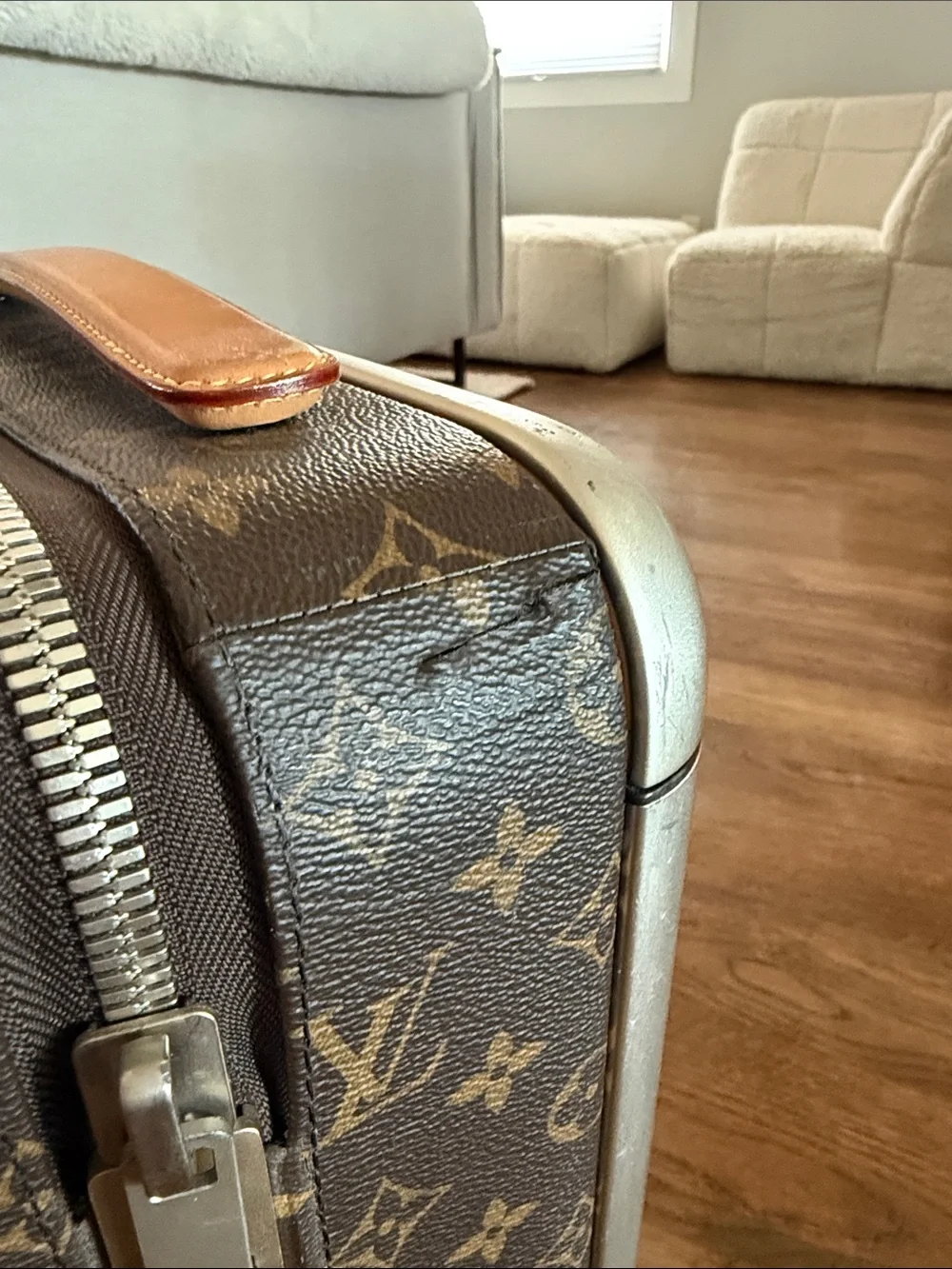 Louis Vuitton Horizon 50 Monogram Spinner Carry-On in Brown and Tan